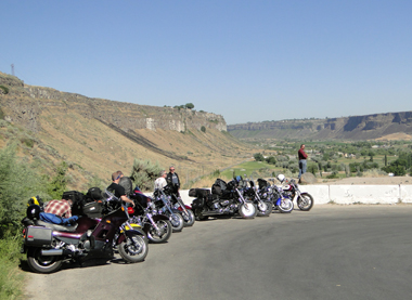 Motorcycles at the Snake River Canyon